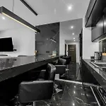 Center Modern Loft By Bookinghost