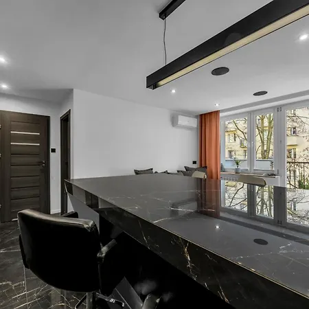 Center Modern Loft By Bookinghost